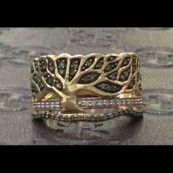 Gorgeous and unique Tree of Life ring . Size 9 .Half ctw green & white diamonds - Picture 2 of 8